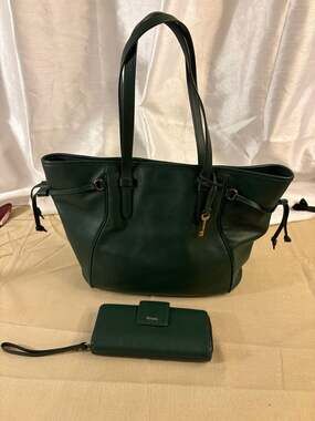 Fossil Charli Leather Tote Bag and Matching Wallet Set in Pine Green